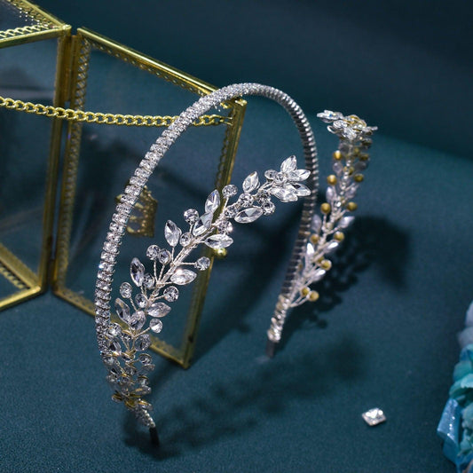 Accesoriu de par, argintiu, cu frunzulite laterale si pietre, Bara C3 - Pursehuit.ro