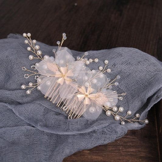 Accesoriu de par, auriu, cu flori albe si perlute, Embla C15 - Pursehuit.ro