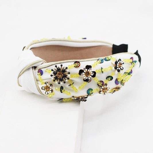 Bentita alba, cu nod, flori si margelute, Balder C4 - Pursehuit.ro