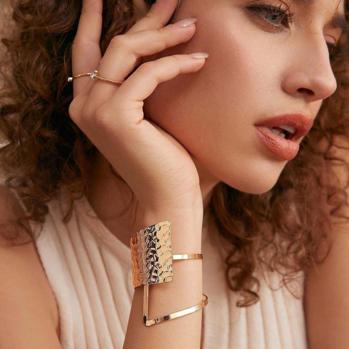 Bratara aurie, ajustabila, forma arhitecturala, Robyn C9 - Pursehuit.ro