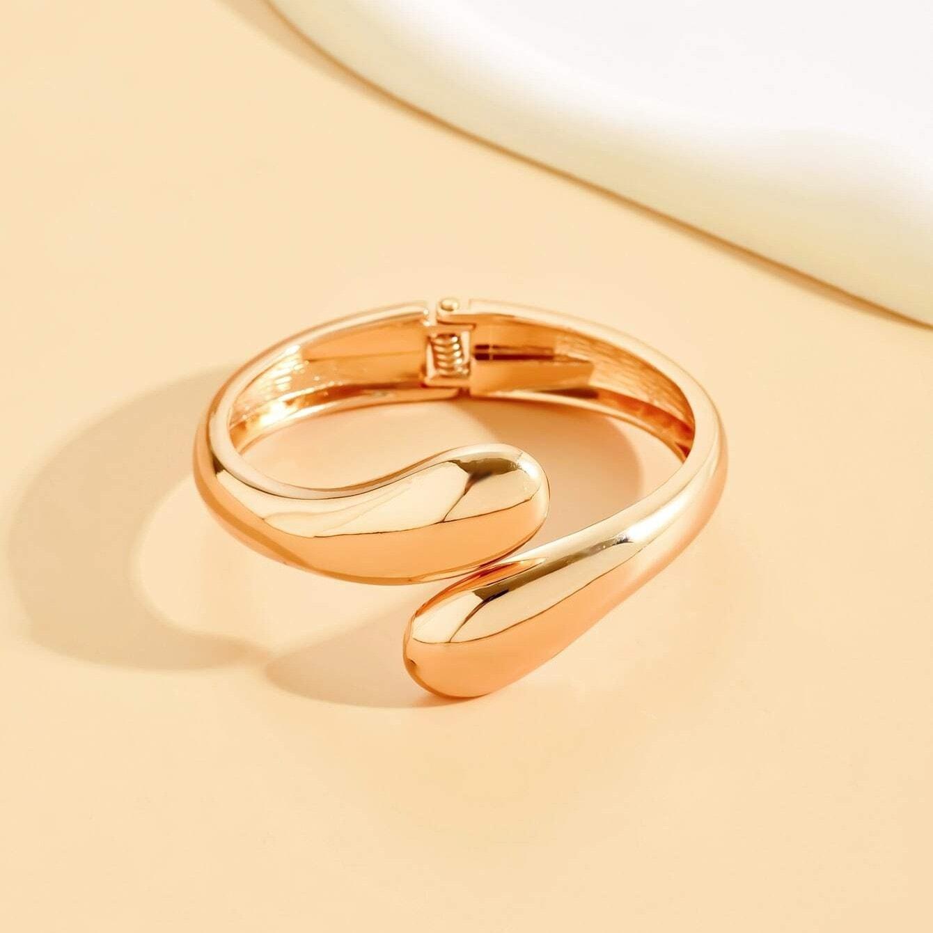 Bratara aurie, forma abstracta, Patry C9 - Pursehuit.ro