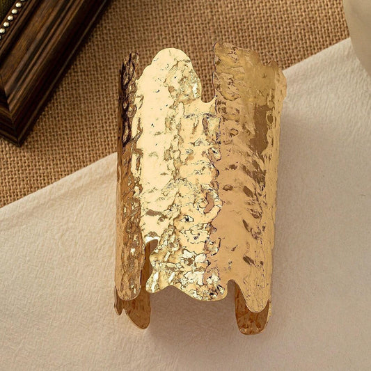 Bratara aurie, lata, texturata, cu margini decupate, Percy C9 - Pursehuit.ro