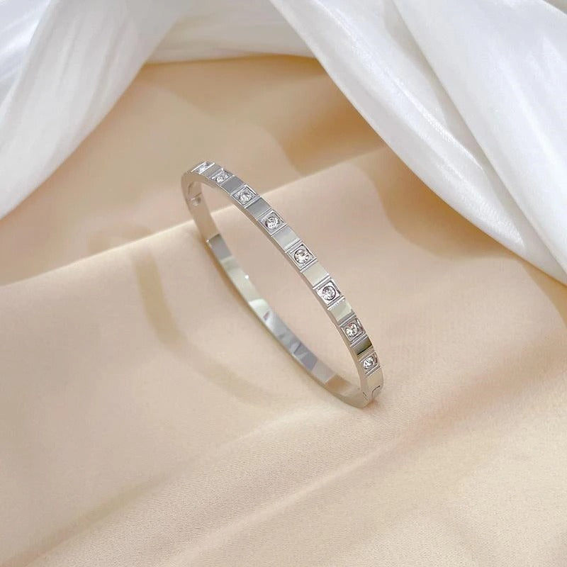 Bratara argintie, din otel inoxidabil, tip bangle, cu pietre din zirconiu, suflata cu aur 18k, Denice C2