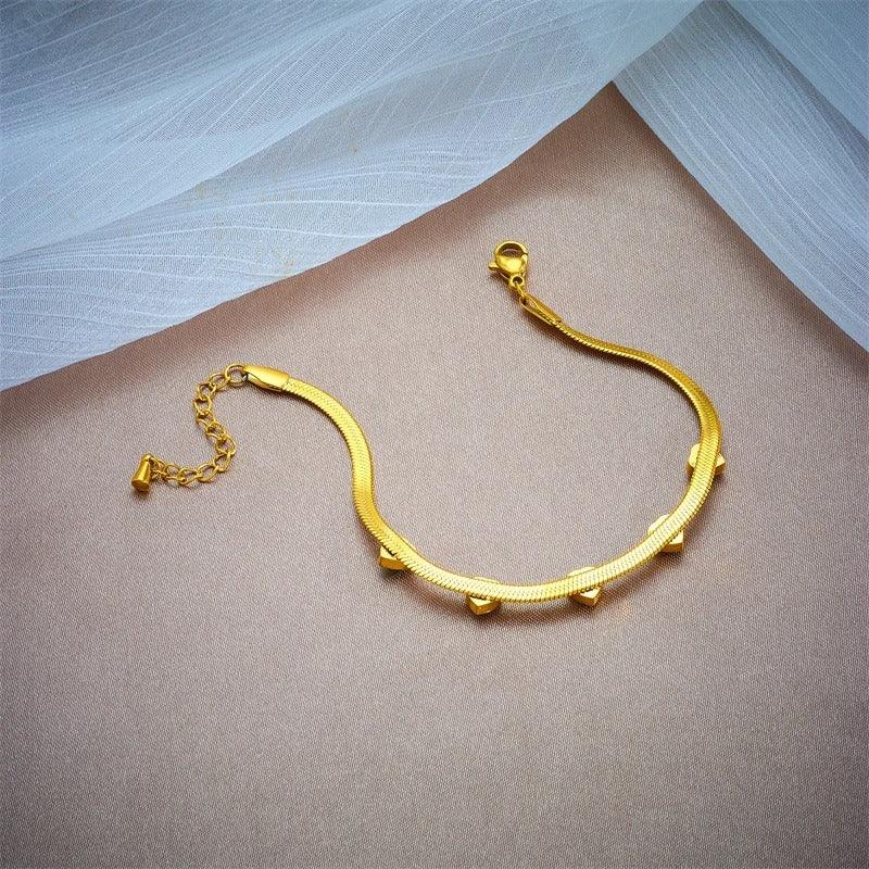 Bratara aurie, din otel inoxidabil, suflata cu aur 18k, cu inimioare si pietre, Ellie C3 - Pursehuit.ro