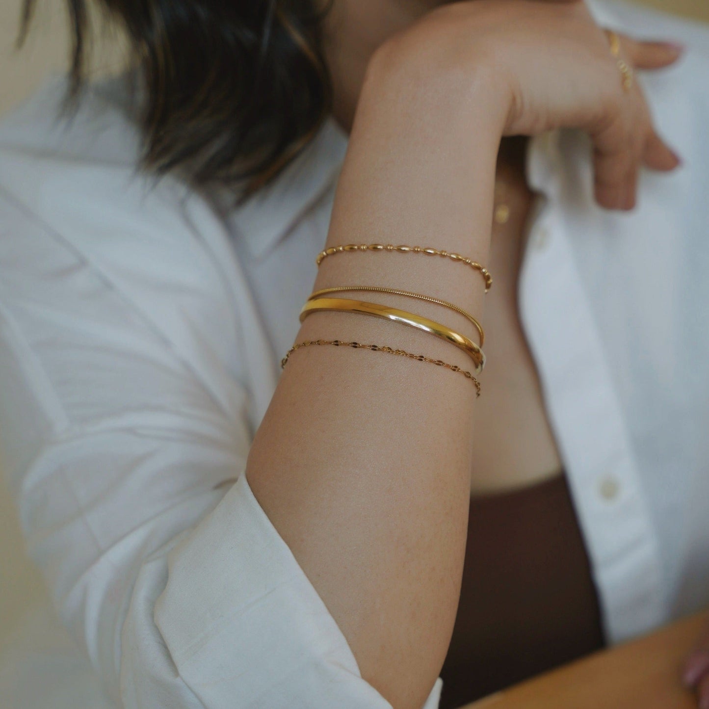 Bratara aurie, din otel inoxidabil, suflata cu aur 18k, tip bangle, Jessica C10