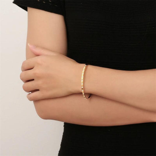 Bratara aurie, din otel inoxidabil, tip bangle, cu pietre din zirconiu, suflata cu aur 18k, Bendicta C2 - Pursehuit.ro