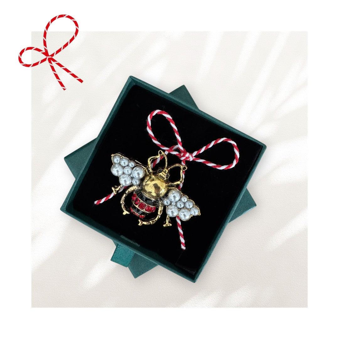 Brosa aurie, forma de bondar, cu snur de martisor si cutiuta cadou, Alivia - Pursehuit.ro