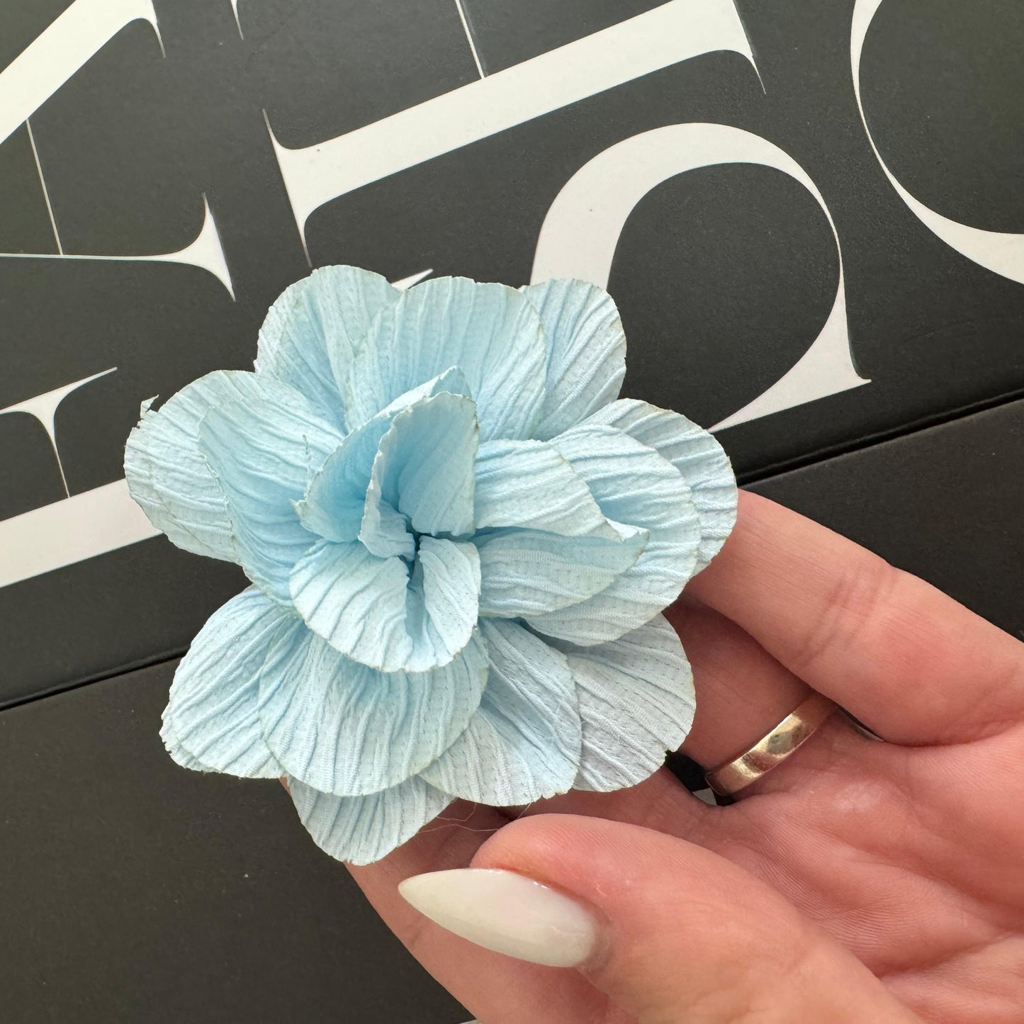 Brosa tip floare, bleu, Bertha C22 - Pursehuit.ro