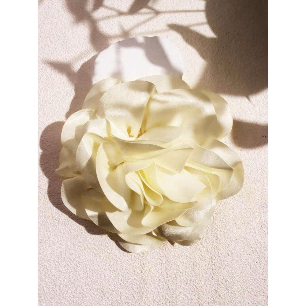 Brosa tip floare supradimensionata, alb unt, Balzer C12 - Pursehuit.ro