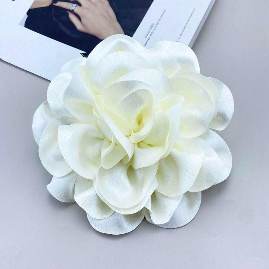 Brosa tip floare supradimensionata, alba, Maja C21 - Pursehuit.ro