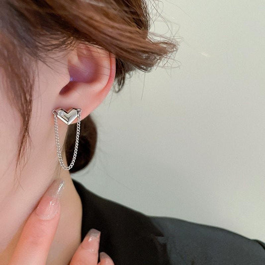 Cercei argintii, asimetrici, cu inima si pietre din zirconiu, Fania C12 - Pursehuit.ro