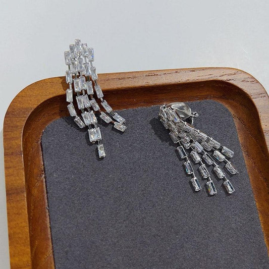 Cercei argintii, cu clips, cu pietre din zirconiu, Irina C5 - Pursehuit.ro