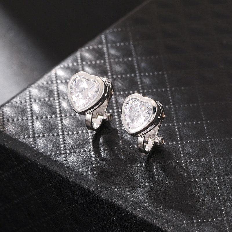 Cercei argintii, cu clips, forma de inima cu pietre din zirconiu, Ionas C5 - Pursehuit.ro