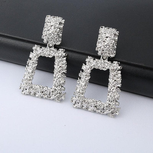 Cercei argintii, cu clips, textura incretita, Dollan C1 - Pursehuit.ro