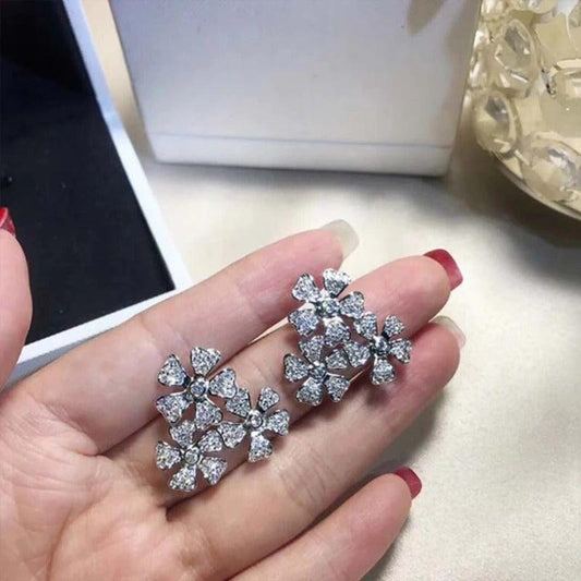 Cercei argintii, cu floricele si pietre din zirconiu, Airin C5 - Pursehuit.ro