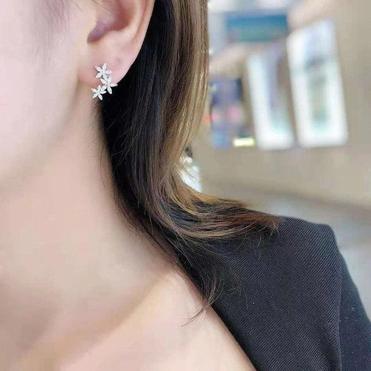 Cercei argintii, cu floricele si pietre din zirconiu, Inna C8 - Pursehuit.ro