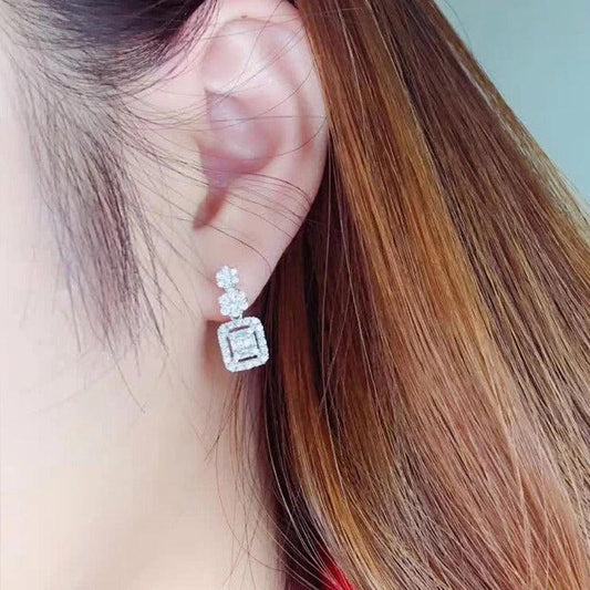 Cercei argintii, cu pietre din zirconiu, Sunita C3 - Pursehuit.ro