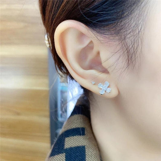 Cercei argintii, forma de floare, cu pietre din zirconiu, Agla C13 - Pursehuit.ro