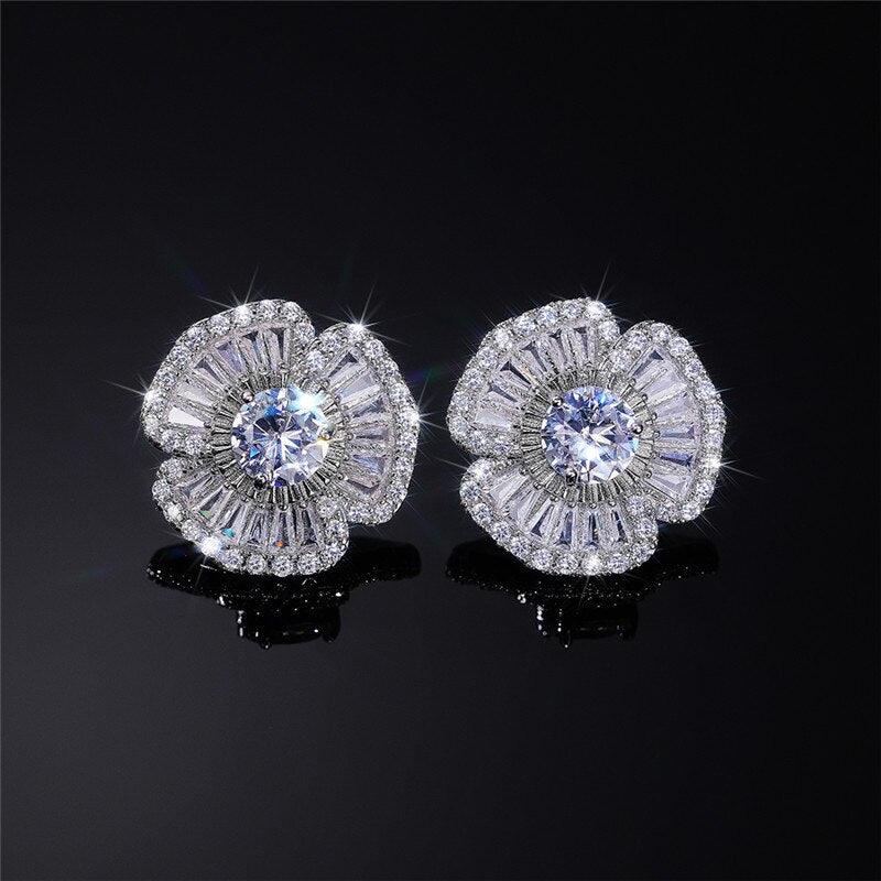 Cercei argintii, forma de floare, cu pietre din zirconiu, Alwa C3 - Pursehuit.ro