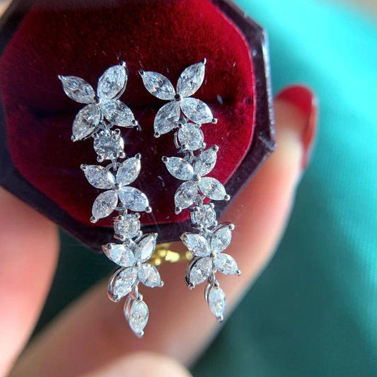 Cercei argintii, forma de frunzulite, cu pietre din zirconiu, Svala C7 - Pursehuit.ro