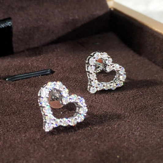 Cercei argintii, forma de inima, cu pietre din zirconiu, Amra C14 - Pursehuit.ro