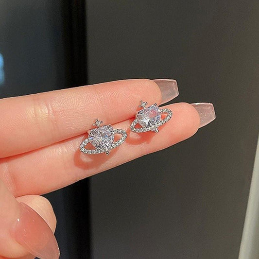 Cercei argintii, forma de inima, cu pietre din zirconiu, Faina C3 - Pursehuit.ro