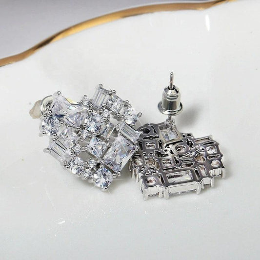 Cercei argintii, forma de inima, cu pietre din zirconiu, Tora C3 - Pursehuit.ro