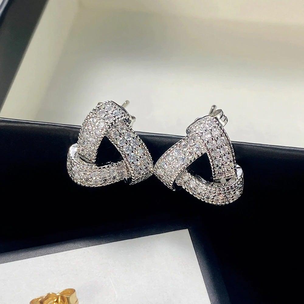 Cercei argintii, forma de nod, cu pietre din zirconiu, Adonis C16 - Pursehuit.ro