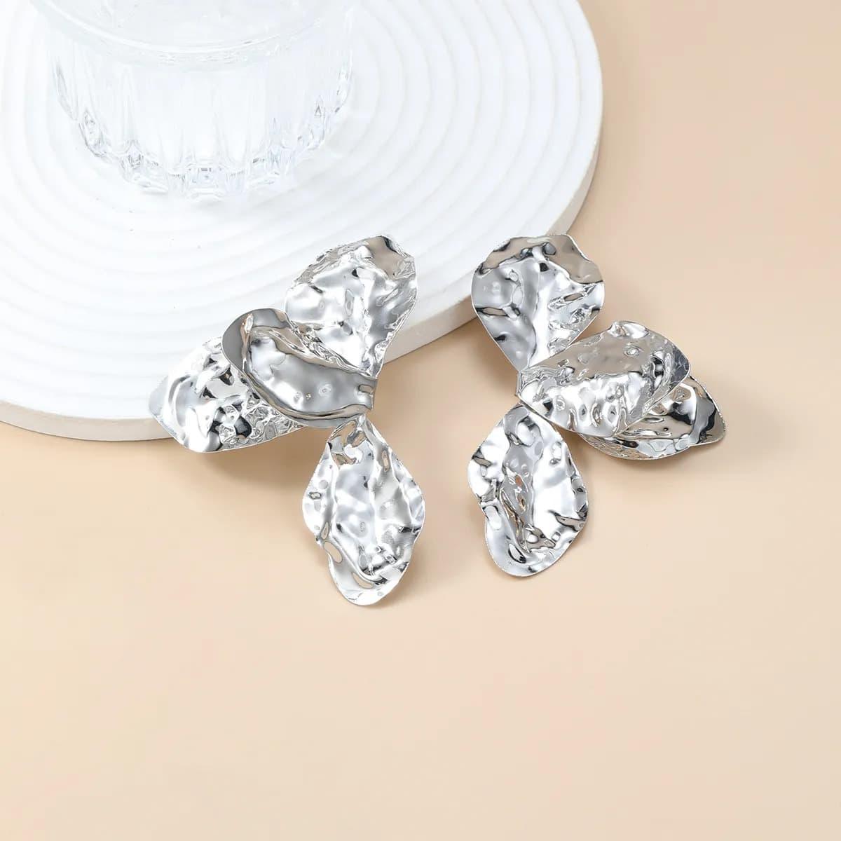 Cercei argintii, forma de petale, Mareta C22 - Pursehuit.ro