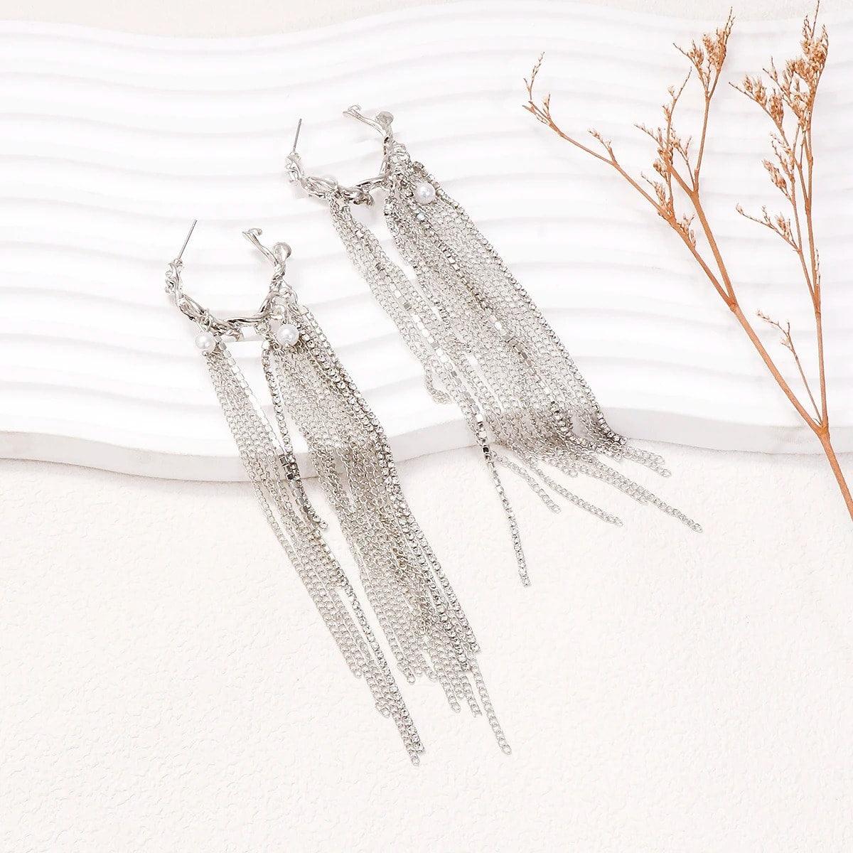 Cercei argintii, lungi, cu franjuri si perlute, Margaux C21 - Pursehuit.ro