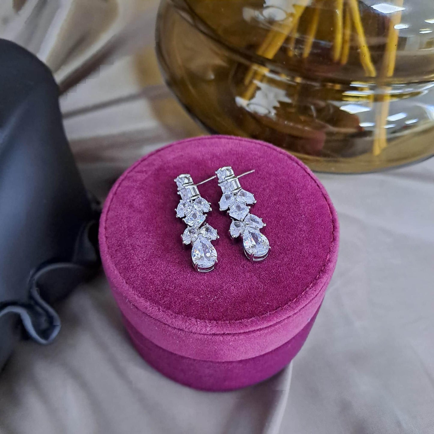 Cercei argintii, lungi, cu pietre din zirconiu, Beinta C3 - Pursehuit.ro