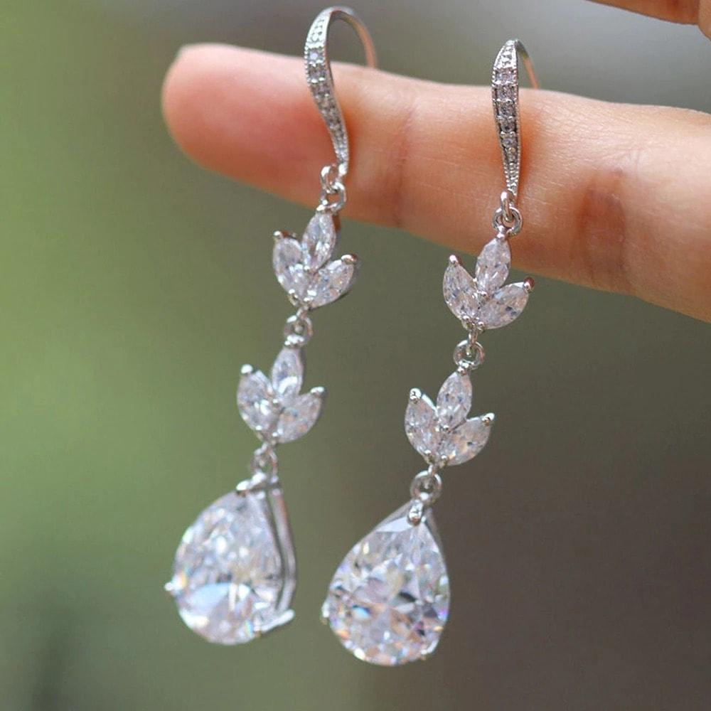 Cercei argintii, lungi, cu pietre din zirconiu, Hanka C19 - Pursehuit.ro