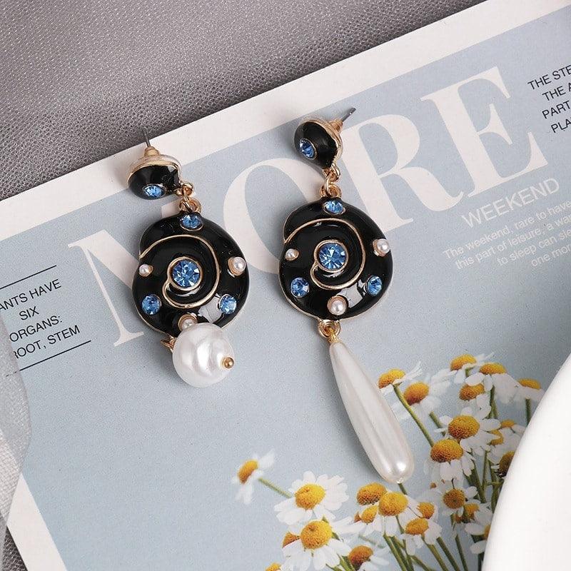 Cercei aurii, asimetrici, cu pietre si perle, Clarice C8 - Pursehuit.ro