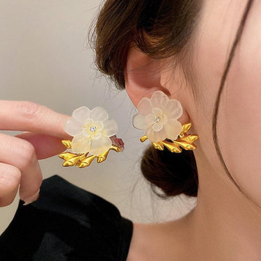 Cercei aurii, cu clips, forma de floare, cu pietre si crengute, Elara C3 - Pursehuit.ro
