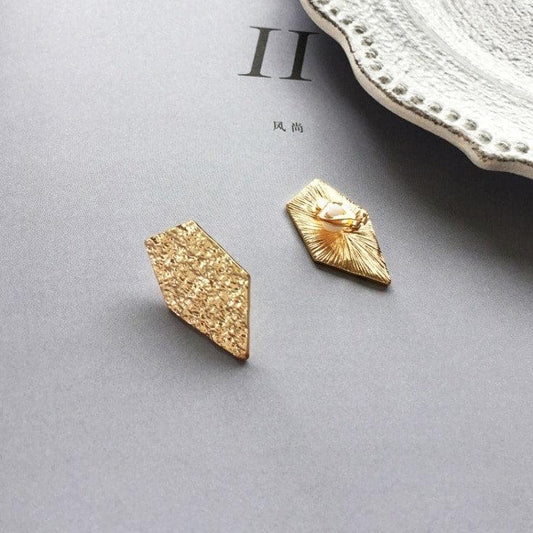 Cercei aurii, cu clips si textura incretita, Sandor C4 - Pursehuit.ro