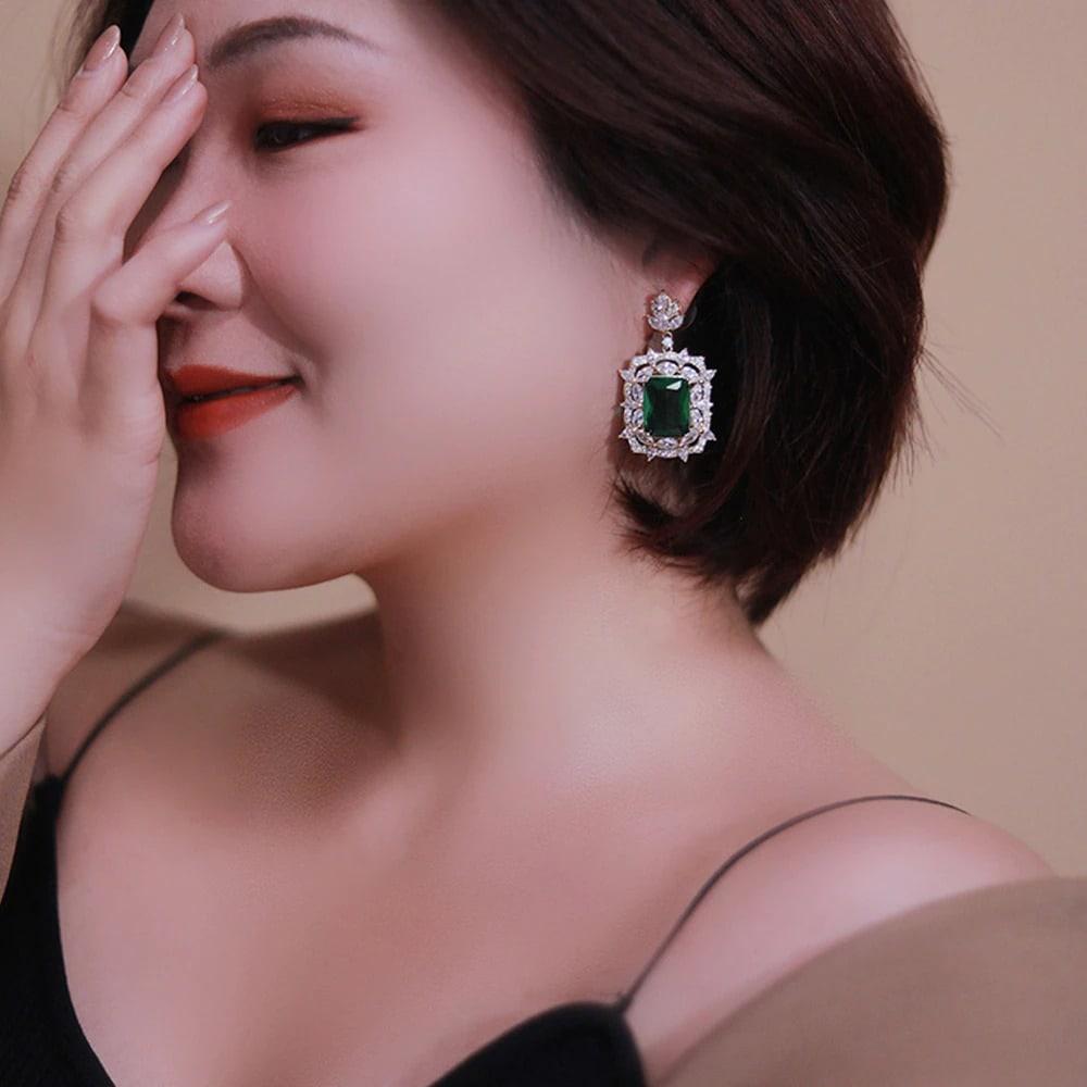 Cercei aurii, cu pietre verzi din zirconiu, Adriel C16 - Pursehuit.ro