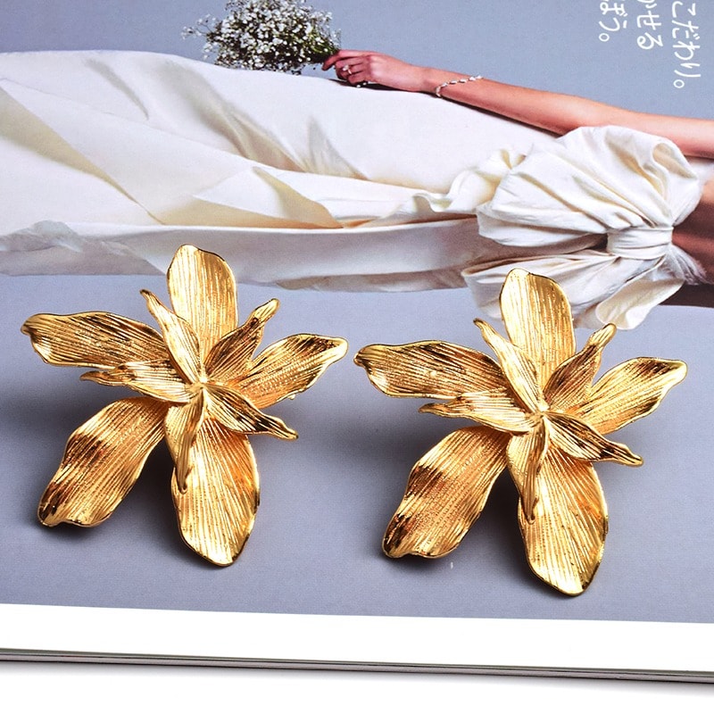 Cercei aurii, forma de floare, Aniki C9