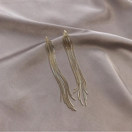 Cercei aurii, lungi, cu clips, Sandra C4 - Pursehuit.ro