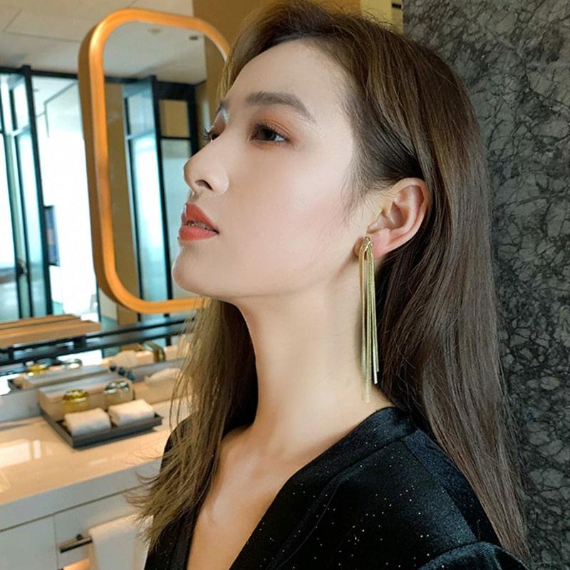 Cercei aurii, lungi, cu clips, Sandra C4 - Pursehuit.ro