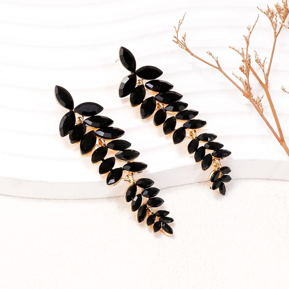 Cercei aurii, lungi, cu pietre negre, Marene C22 - Pursehuit.ro