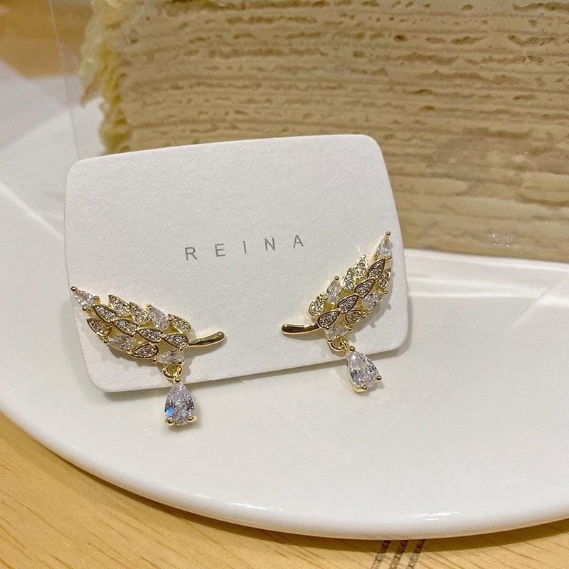 Cercei aurii, suflati cu aur 14 k, forma de frunza, cu pietre din zirconiu, Letha C4 - Pursehuit.ro