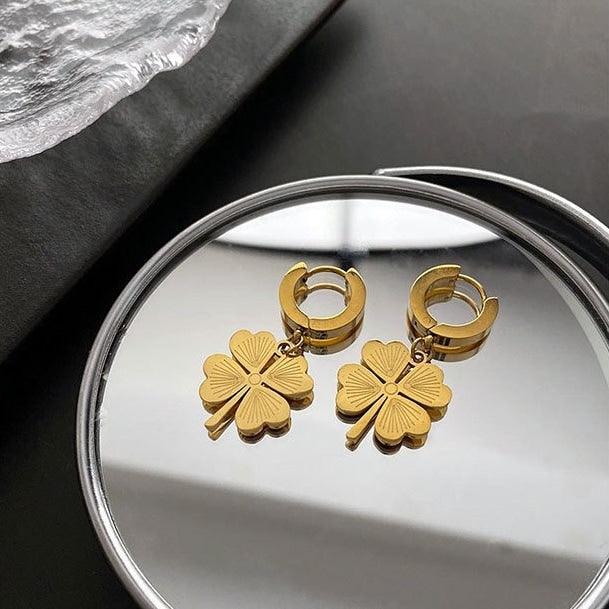 Cercei aurii, suflati cu aur 14k, forma de trifoi cu patru foi, Aliza C4 - Pursehuit.ro