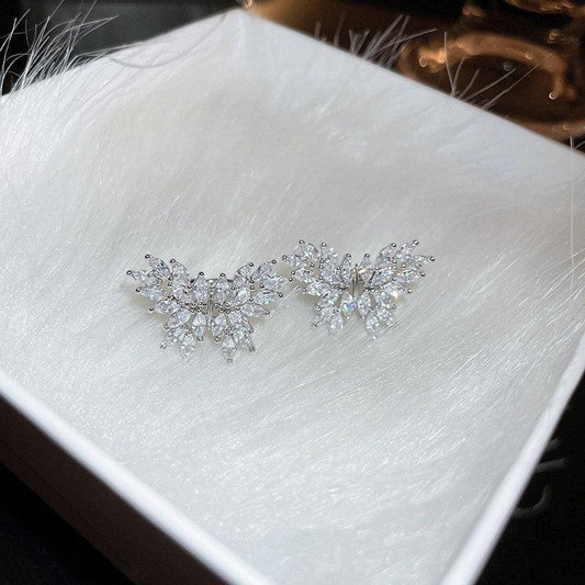 Cercei ear cuff, argintii, forma de fluture, cu pietre din zirconiu, Faye C8 - Pursehuit.ro