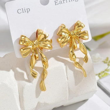 Cercei aurii, cu clips, forma de fundite, Lorenza C3 - Pursehuit.ro