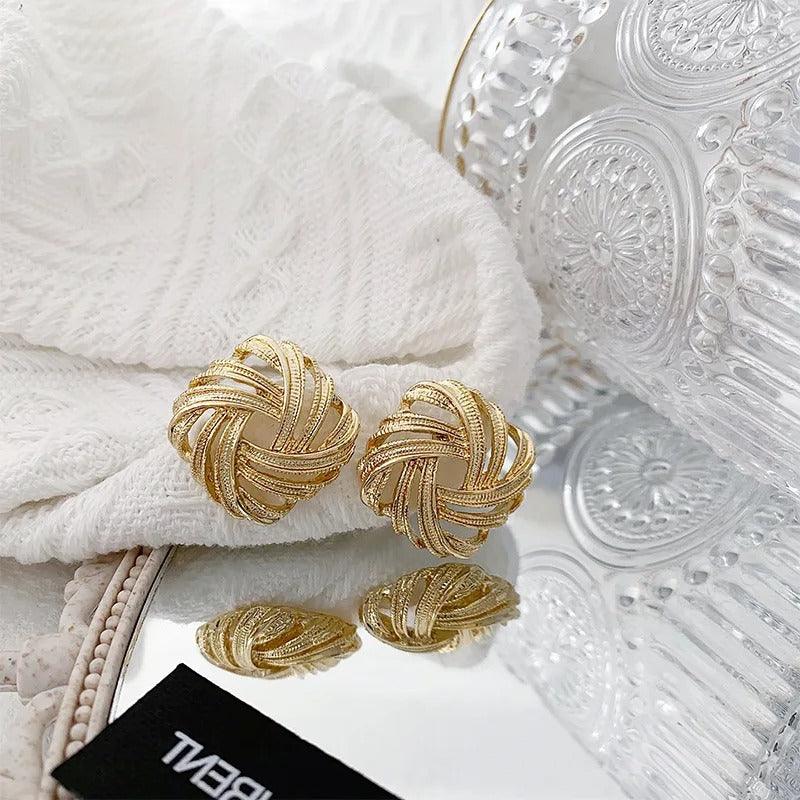 Cercei aurii, cu clips, patrati, impletiti, Lisbet C3 - Pursehuit.ro