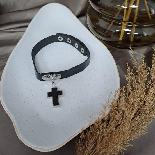 Colier Choker, negru, cu cruciulita, Roselynn C4 - Pursehuit.ro