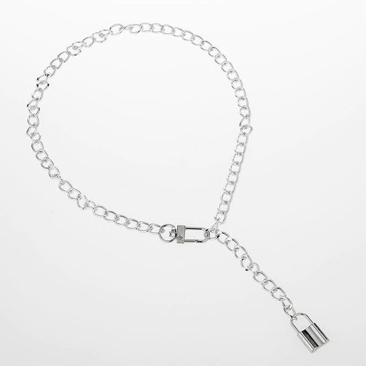 Colier argintiu, cu lacat, Debbi C9 - Pursehuit.ro