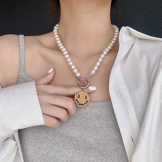 Colier argintiu, cu perle si smiley face, Sela C3 - Pursehuit.ro