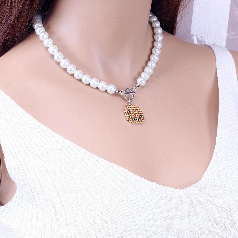 Colier argintiu, cu perle si smiley face, Sela C3 - Pursehuit.ro