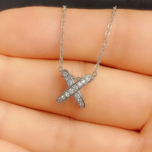 Colier argintiu, cu pietre din zirconiu, Flor C10 - Pursehuit.ro